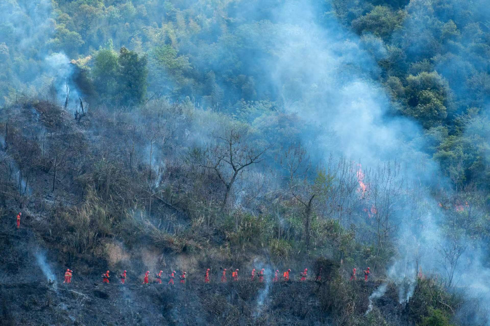 U sistema di trasmissione video wireless per a prevenzione di u focu forestale